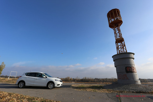 Старый маяк и новая Nissan Tiida